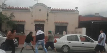 Inseguridad en Monterrico: Un hombre recibió un machetazo en la cabeza tras un enfrentamiento de bandos