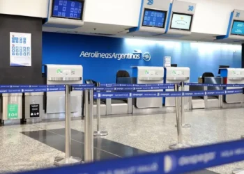 Aerolíneas Argentinas canceló 255 vuelos y afecta a 31.000 pasajeros