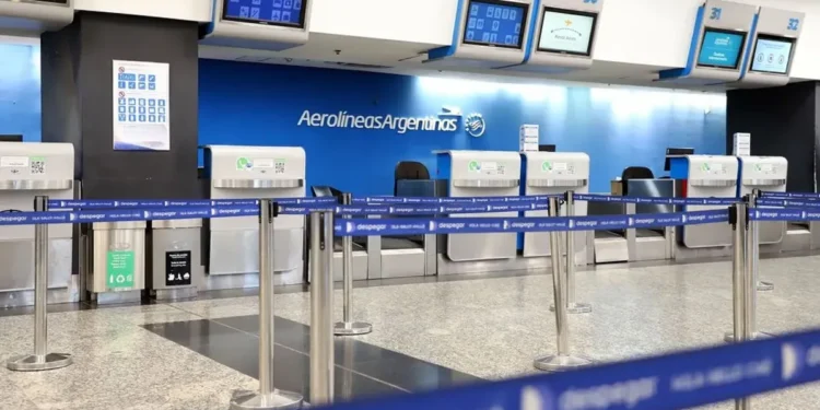 Aerolíneas Argentinas canceló 255 vuelos y afecta a 31.000 pasajeros