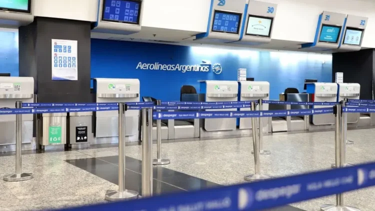 Aerolíneas Argentinas canceló 255 vuelos y afecta a 31.000 pasajeros