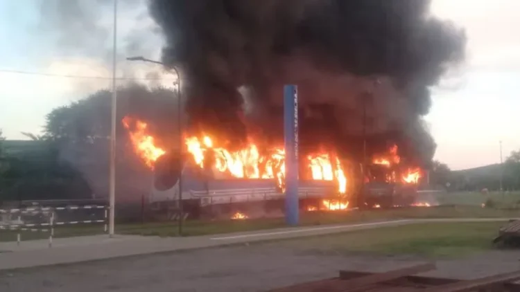 Pánico en el Tren de las Sierras: se incendió una formación con 130 pasajeros a bordo