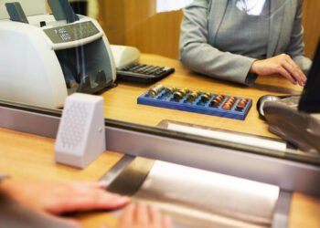 Bancarios acordaron un aumento del 2,9%: el sueldo básico inicial supera los $2,18 millones