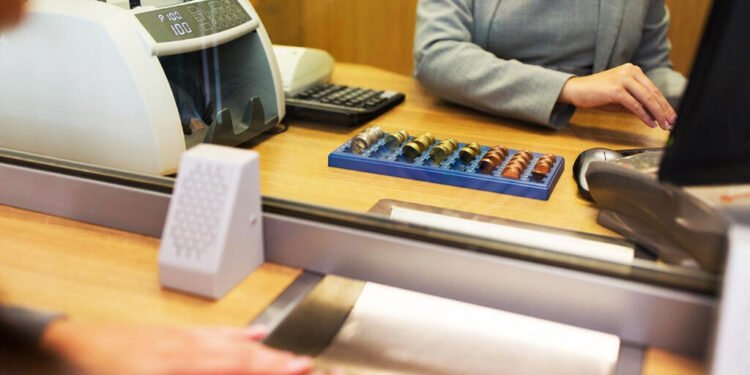 Bancarios acordaron un aumento del 2,9%: el sueldo básico inicial supera los $2,18 millones