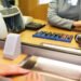 Bancarios acordaron un aumento del 2,9%: el sueldo básico inicial supera los $2,18 millones
