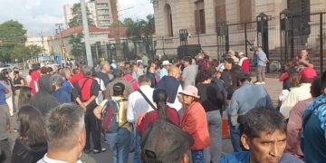 Conflicto en Seguridad: Familiares de policías marcharon para denunciar aumentos «desiguales»