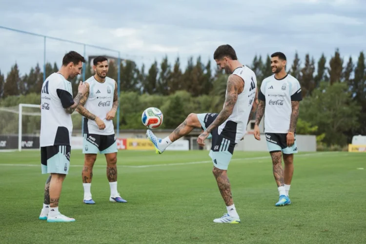 Hoy juegan los campeones del mundo: La Selección Argentina inicia su despedida en La Bombonera