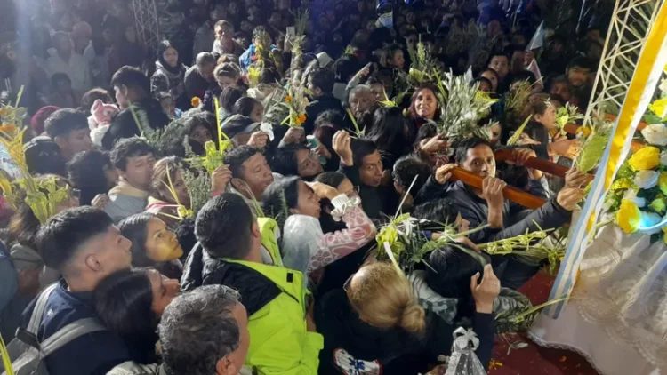 Multitudinaria fe en la Quebrada: Más de 200 mil personas peregrinaron a Punta Corral