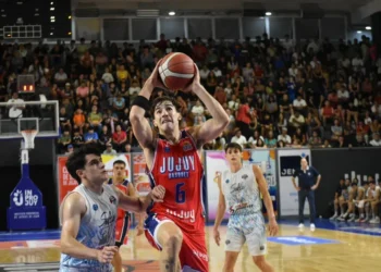 Jujuy Básquet inicia su última gira chaqueña con la mirada puesta en la localía para los playoffs