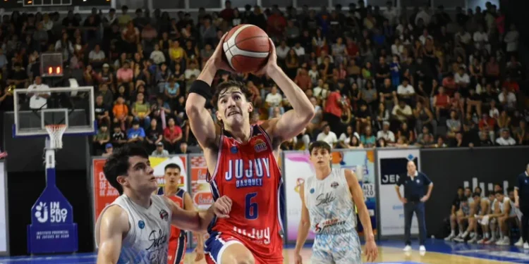Jujuy Básquet inicia su última gira chaqueña con la mirada puesta en la localía para los playoffs
