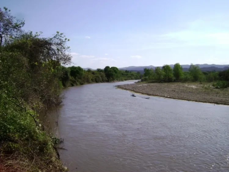 Hallaron sin vida a un pescador en el río Lavayén
