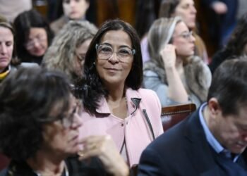 Siempre en lo importante: Senadora propone crear salas de periodistas en los poderes del Estado