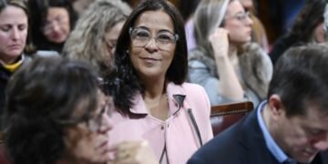 Siempre en lo importante: Senadora propone crear salas de periodistas en los poderes del Estado
