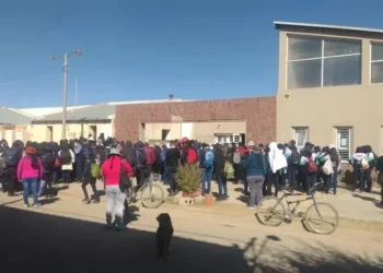 Abra Pampa prohíbe mochilas y Educación regula celulares