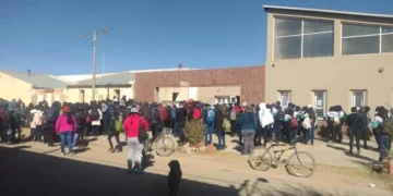 Abra Pampa prohíbe mochilas y Educación regula celulares