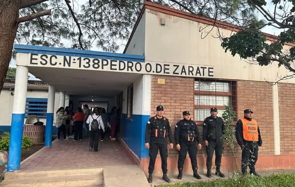 Conmoción en Palma Sola: allanaron la casa de un alumno de 12 años que llevó un arma a la escuela