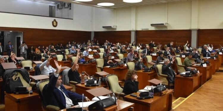La Legislatura de Jujuy aprobó el fomento a grandes inversiones y declaró la emergencia del transporte