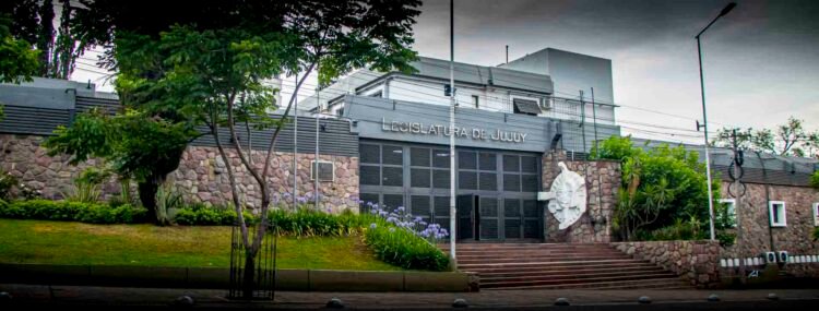 Defensa de la cultura y fomento regional: La Legislatura repudió agravios contra Mercedes Sosa y proyecta una ruta gastronómica