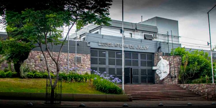 Defensa de la cultura y fomento regional: La Legislatura repudió agravios contra Mercedes Sosa y proyecta una ruta gastronómica