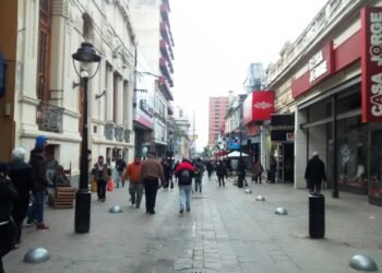 Planes para el finde largo: La peatonal Belgrano recibirá el Paseo Artesanal «Felices Pascuas»