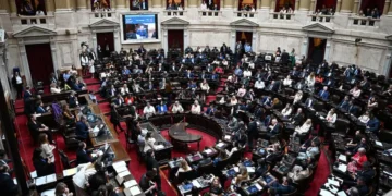 Diputados debate la reforma de la Ley de Glaciares en una sesión decisiva