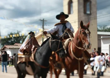 Carlos Sadir acompañó a la comunidad de Palma Sola en sus Fiestas Patronales