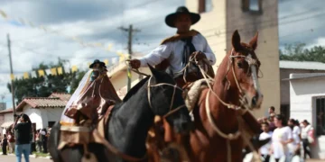 Carlos Sadir acompañó a la comunidad de Palma Sola en sus Fiestas Patronales
