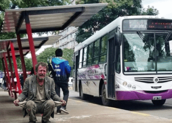 Nuevo golpe al bolsillo: Los jujeños hoy se levantaron con un nuevo aumento del boleto de colectivos