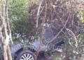 Despliegan operativo de rescate tras la caída de un auto al río Xibi Xibi en Juan Galán
