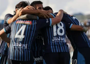 Gimnasia de Jujuy defiende la punta ante San Martín en un duelo clave en Tucumán