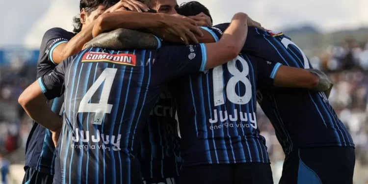 Gimnasia de Jujuy defiende la punta ante San Martín en un duelo clave en Tucumán