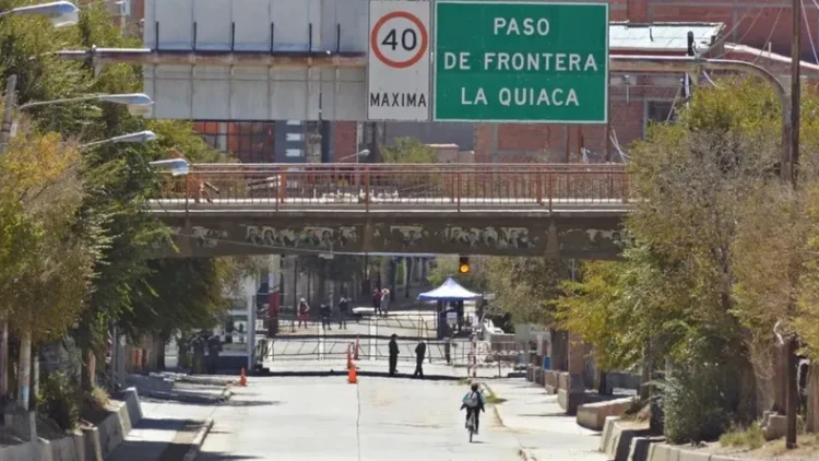 Bloqueo en el puente La Quiaca – Villazón por falta de combustible en Bolivia