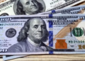 El precio del dólar blue baja y opera en los $1.400