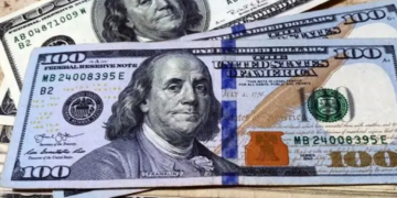 El precio del dólar blue baja y opera en los $1.400
