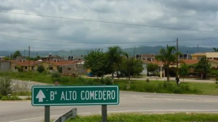 Tres hombres simularon un auxilio mecánico para golpear y robarle la motocicleta a un joven en Alto Comedero