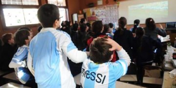Confirmaron que no se suspenden las clases por el partido de Argentina