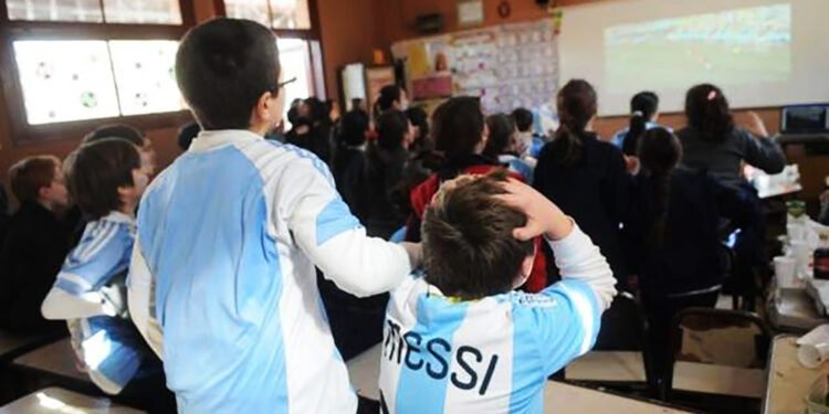 Confirmaron que no se suspenden las clases por el partido de Argentina
