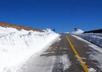 Cerraron el Paso de Jama por acumulación de nieve en la calzada