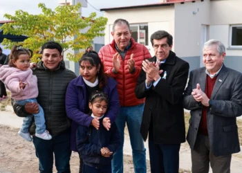El Gobierno de Jujuy reactivó fondos propios y entregó 20 viviendas en la localidad de Los Alisos