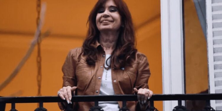 Cristina Kirchner publicó una carta abierta y denunció «proscripción» ante la ONU