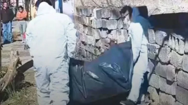 Escalofriante: Un hombre falleció en su vivienda y sus dos hermanos convivieron tres días con el cuerpo