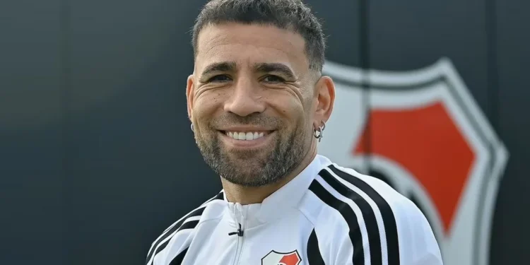 Nicolás Otamendi se sumó a los entrenamientos de River Plate