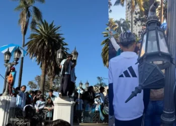 Post Festejos: Vandalizaron los faroles coloniales de la Plaza Belgrano durante las celebraciones por la Selección
