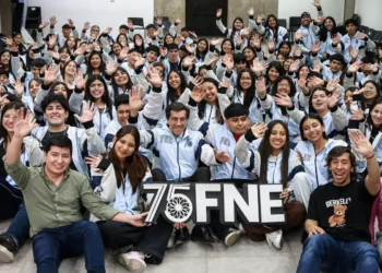 Sadir entregó 105 camperas a la Comisión Estudiantil de la FNE 2026