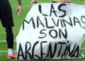Reino Unido reclamó a la FIFA una investigación por la bandera de Malvinas en el festejo argentino