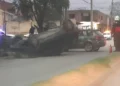Violento choque: Un auto terminó dado vuelta