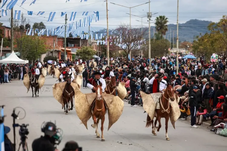 Carlos Sadir encabezó los actos por el Éxodo Jujeño y reclamó mayor reconocimiento nacional para la gesta heroica