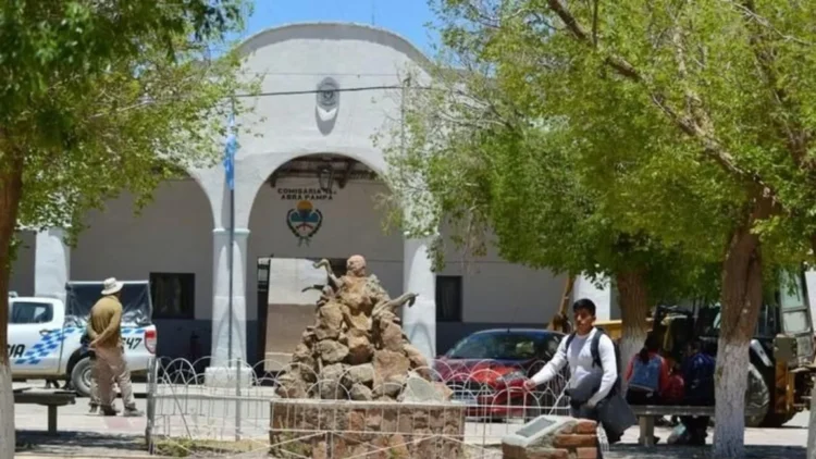 Tres alumnos de Abra Pampa amenazaron de muerte a un preceptor