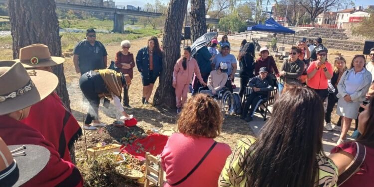 Inició el mes de la Pachamama con una multitudinaria ceremonia en el Parque Xibi Xibi