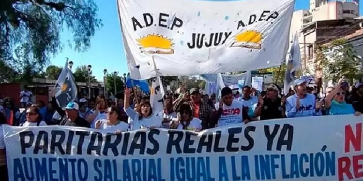 Docentes de ADEP y ADIUNJu se suman al Paro Nacional