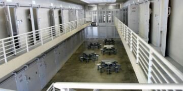 Un preso en Córdoba rechazó la libertad condicional para quedarse en la cárcel con su novio